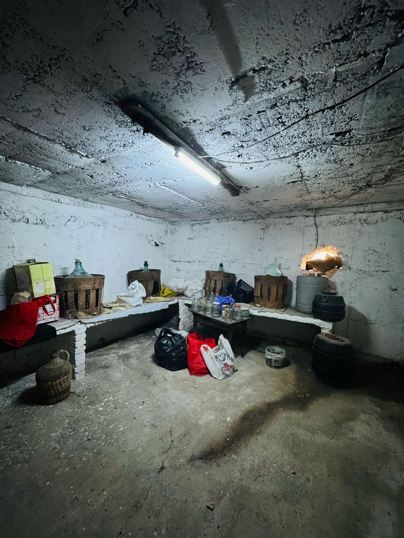 Casa de vanzare cu 2 camere si teren 1068 mp zona Renașterii - Poză 5