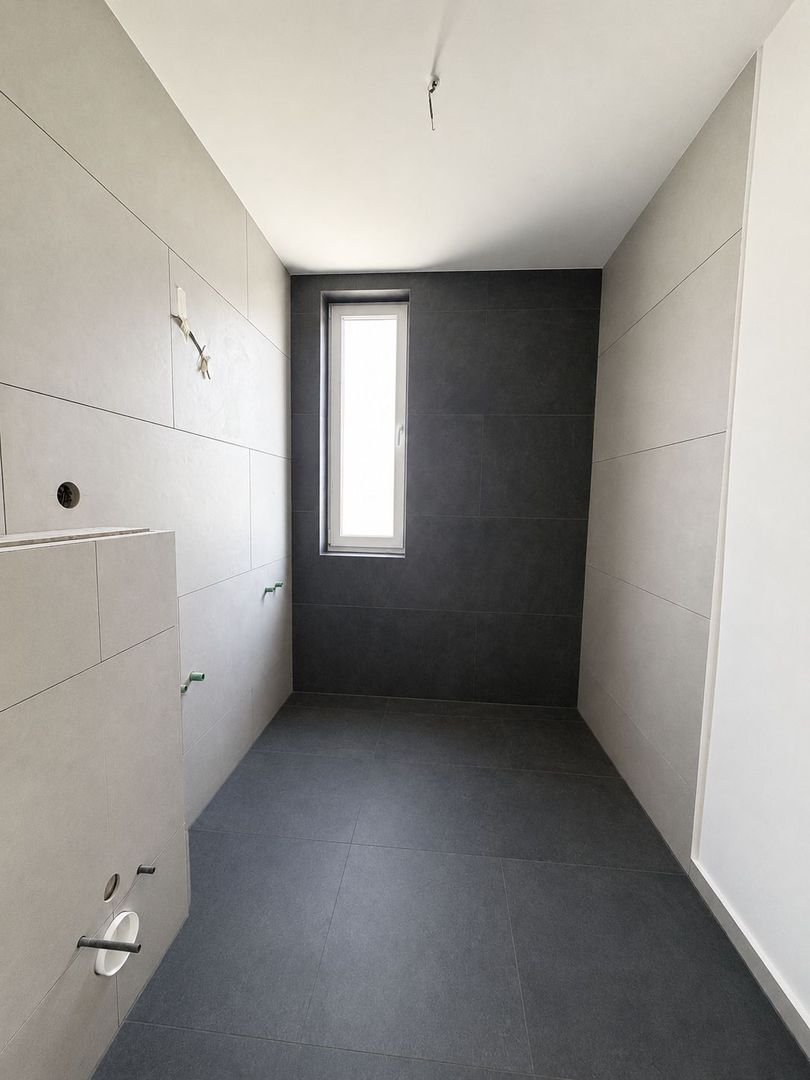 Apartament 3 camere, 2 bai, etaj intermediar, balcon, garaj, boxa - Poză 5