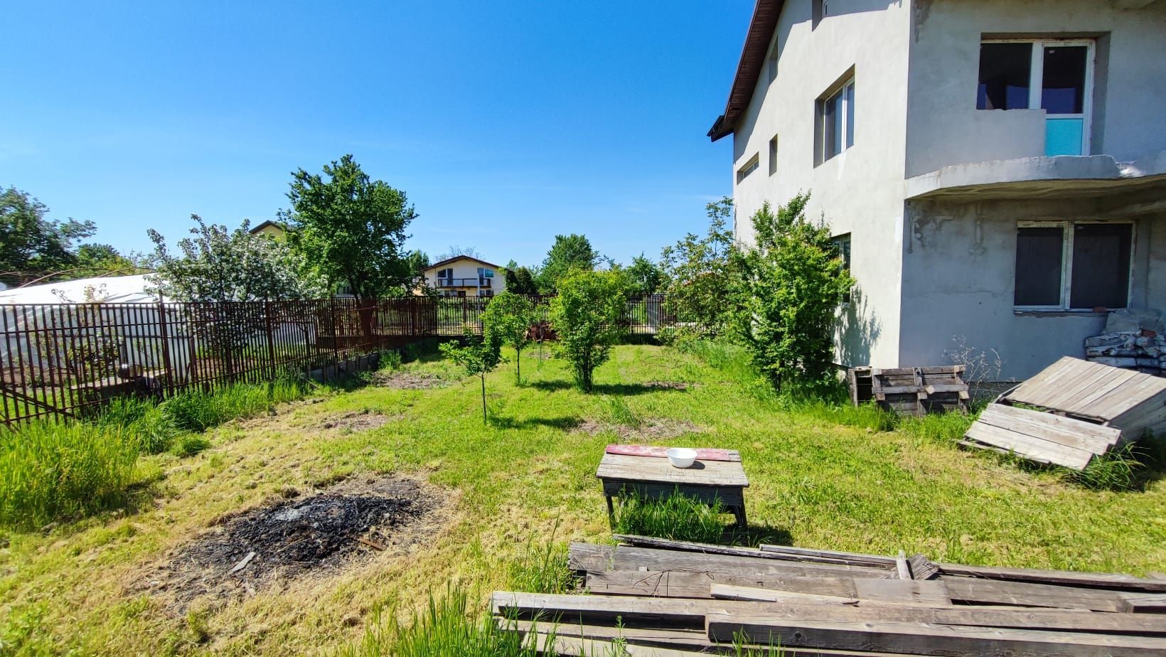 Casă spațioasă cu terase panoramice și curte mare - Poză 5