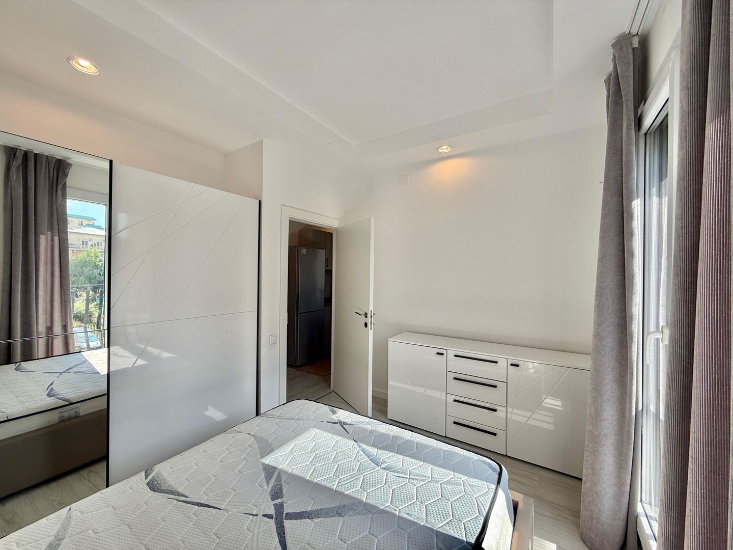 COSMOPOLIS - Apartament cu 2 camere tip studio, mobilat si utilat. - Poză 5