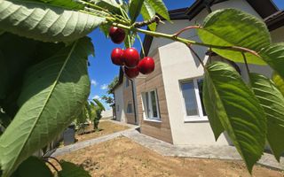 Casa individuala- 6 camere - 4 bai- 3 dressinguri-100m de autobuz - Poză 2