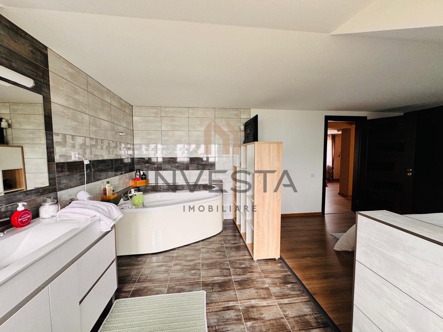 DE VANZARE CASA INDIVIDUALA 300 MP | 700 MP CURTE - Poză 13