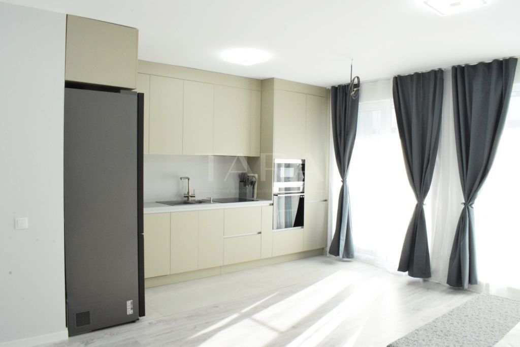Apartament cu 3 camere, 2 băi, 2 logii și parcare subterană. - Poză 2