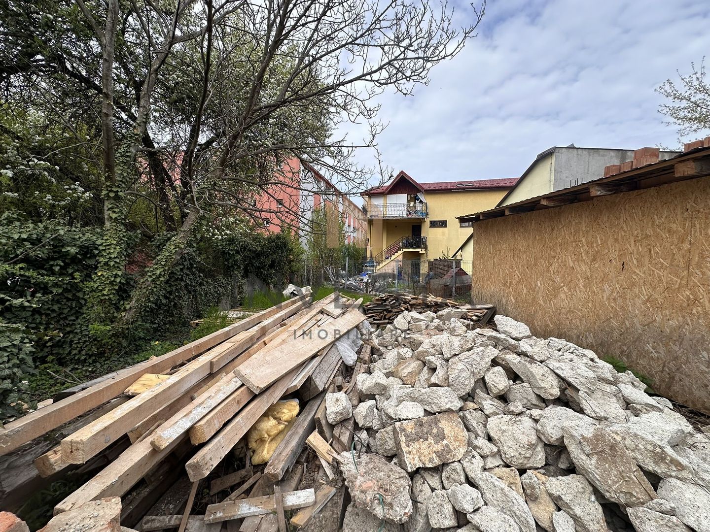 Imobil 7 camere zona Hasdeu -SemiCentral | Curte proprie si acces auto - Poză 12