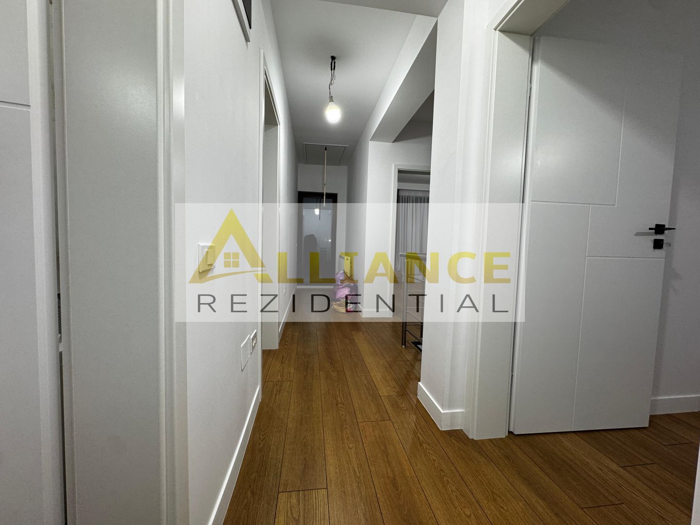 Vila de vanzare-5 camere-3 bai-500 M de STV - Poză 19