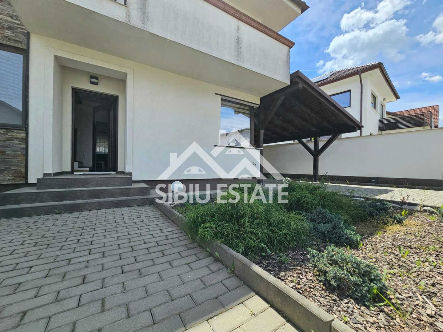 Casa mobilata 4 camere, 2 bai, curte si carport - Poză 7