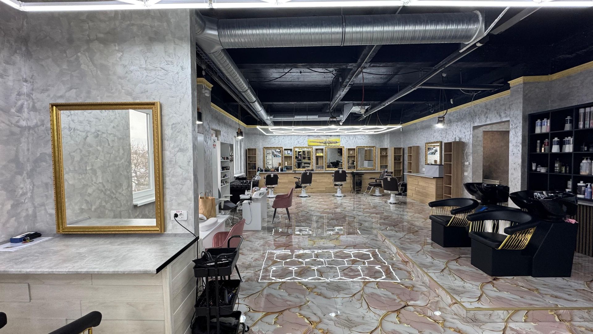 DE VÂNZARE BUSINESS – Salon de Frumusețe Complet Funcțional | 220 mp - Poză 3