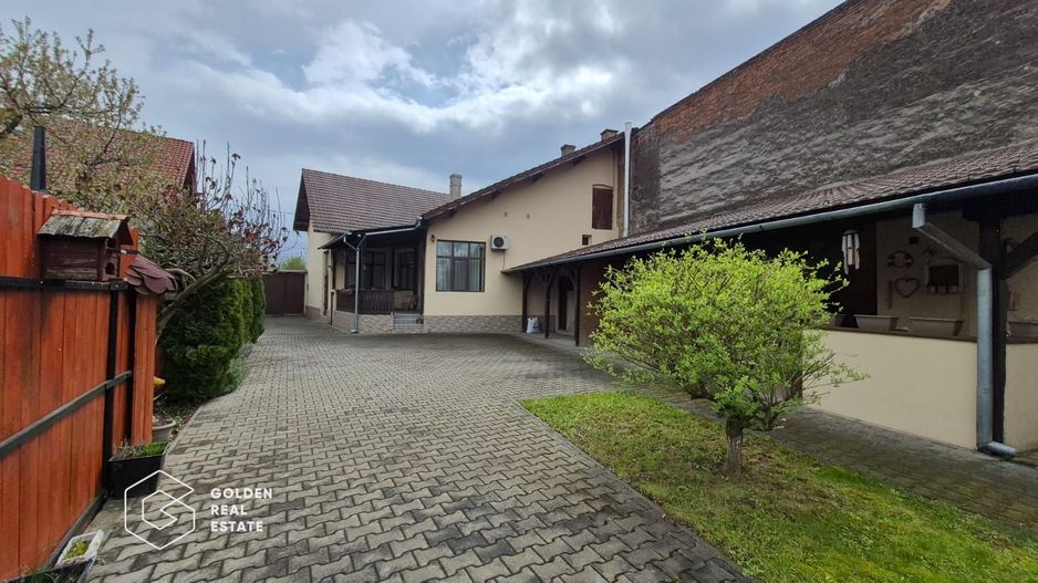 Casa cu teren de 958 mp, oras Lipova - Poză 13