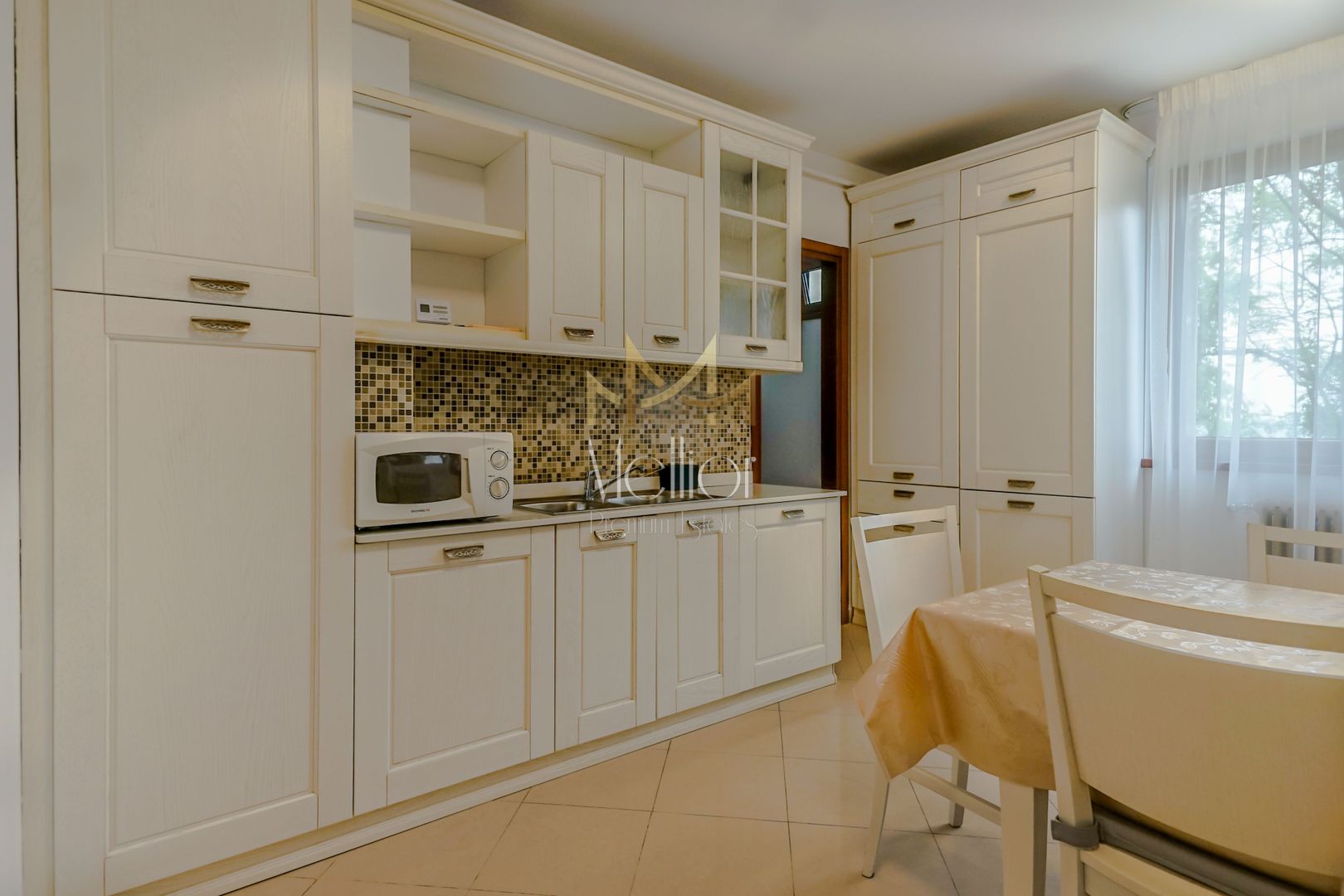 Ap spatios 4 camere, garaj, Andrei Muresanu, zona strazii Trifoiului - Poză 2