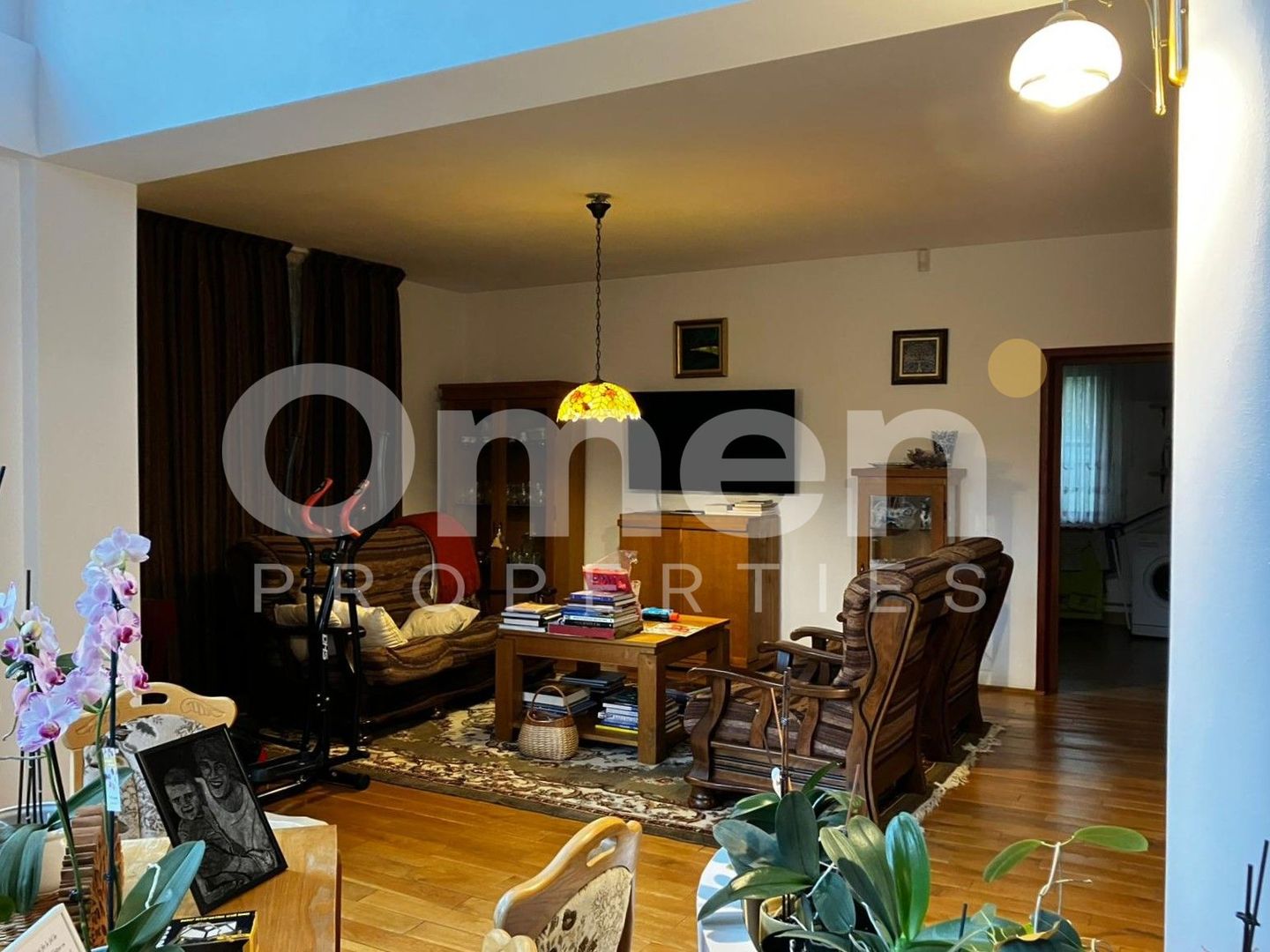 Vilă de închiriat – 260 mp utili, teren 1300 mp, 5 dormitoare, 3 băi, 3 balcoane - Poză 2