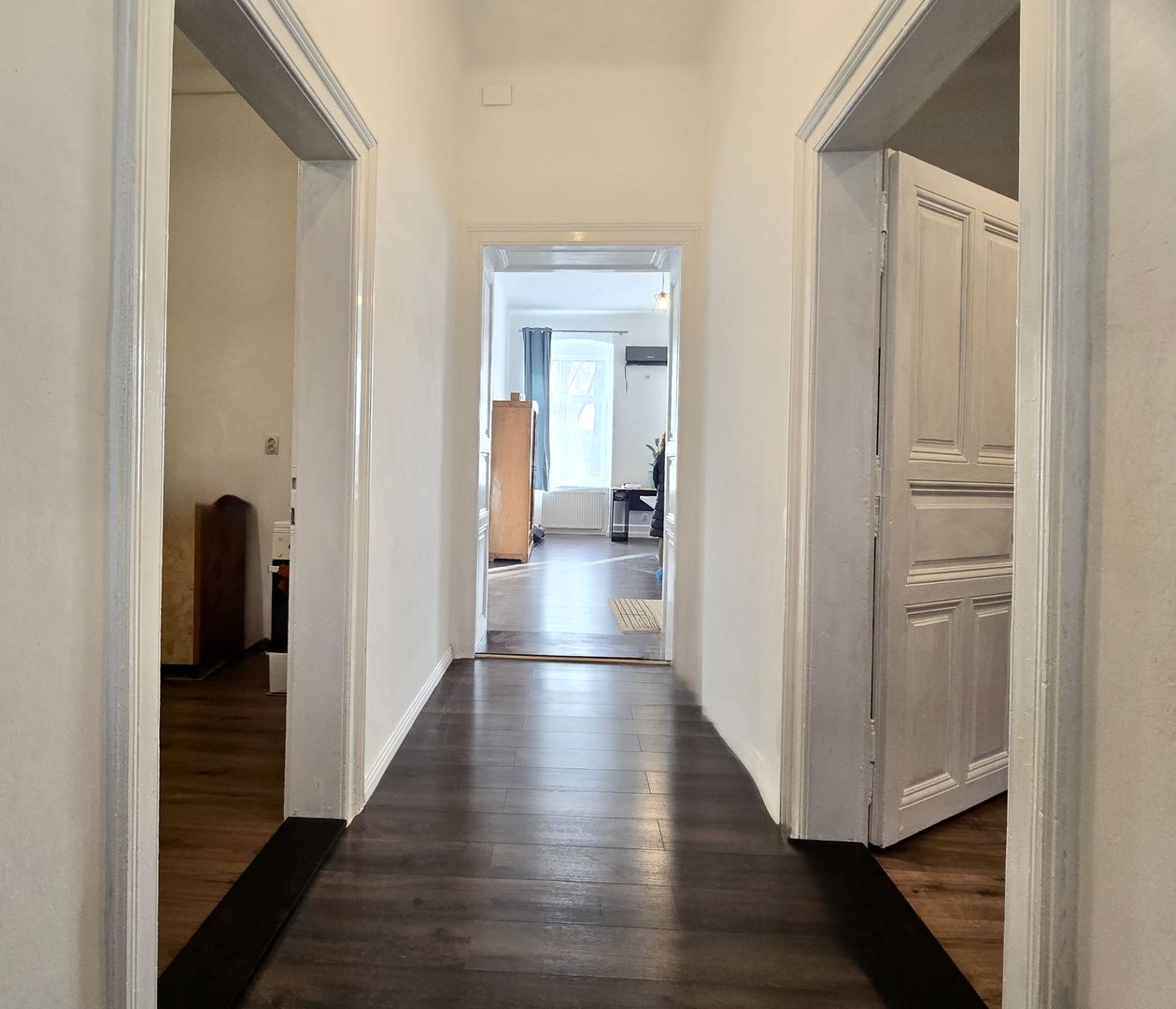 Un apartament care îți oferă orașul la un pas și vedere la Bega - Poză 10