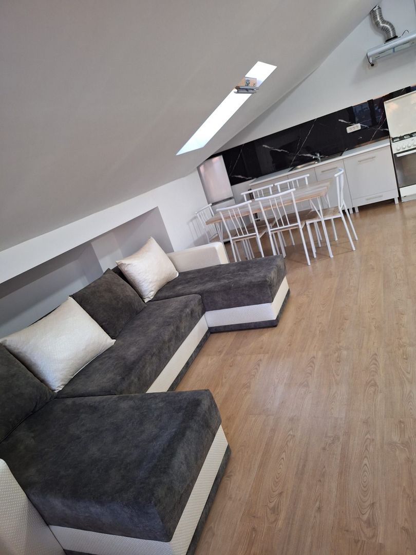 Apartament cu 3 camere de vanzare - Poză 1