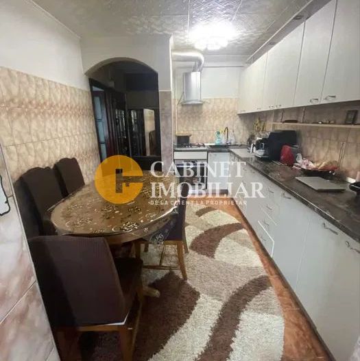 Cug - Selgros - 3 Camere Decomandat + Boxa .Bloc . 1992 - 72 Mp - Poză 3