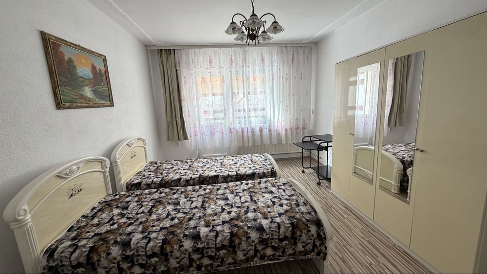 Apartament modern 3 camere cu balcoan terasa și curte comuna in Strand - Poză 3