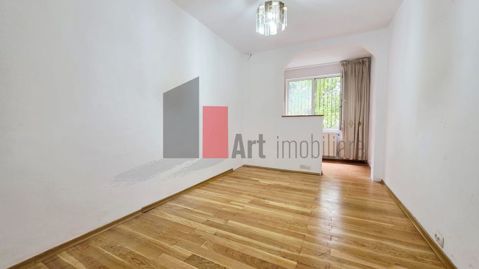 Apartament spațios cu 4 camere Crangasi - Poză 4