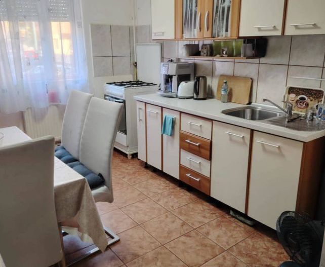 Apartament 2 camere, Cetate, zona Sc. Gen. nr. 7 - Poză 1