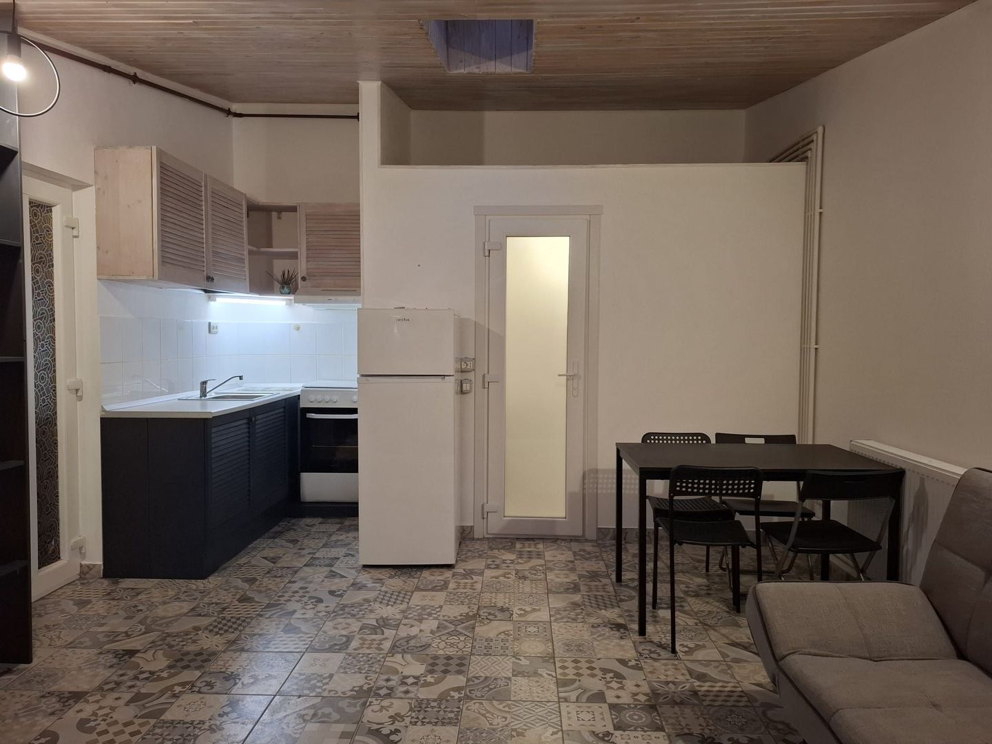 URGENT!,  VILA CONSOLIDATA, mobilat si utilat modern, liber - Poză 1