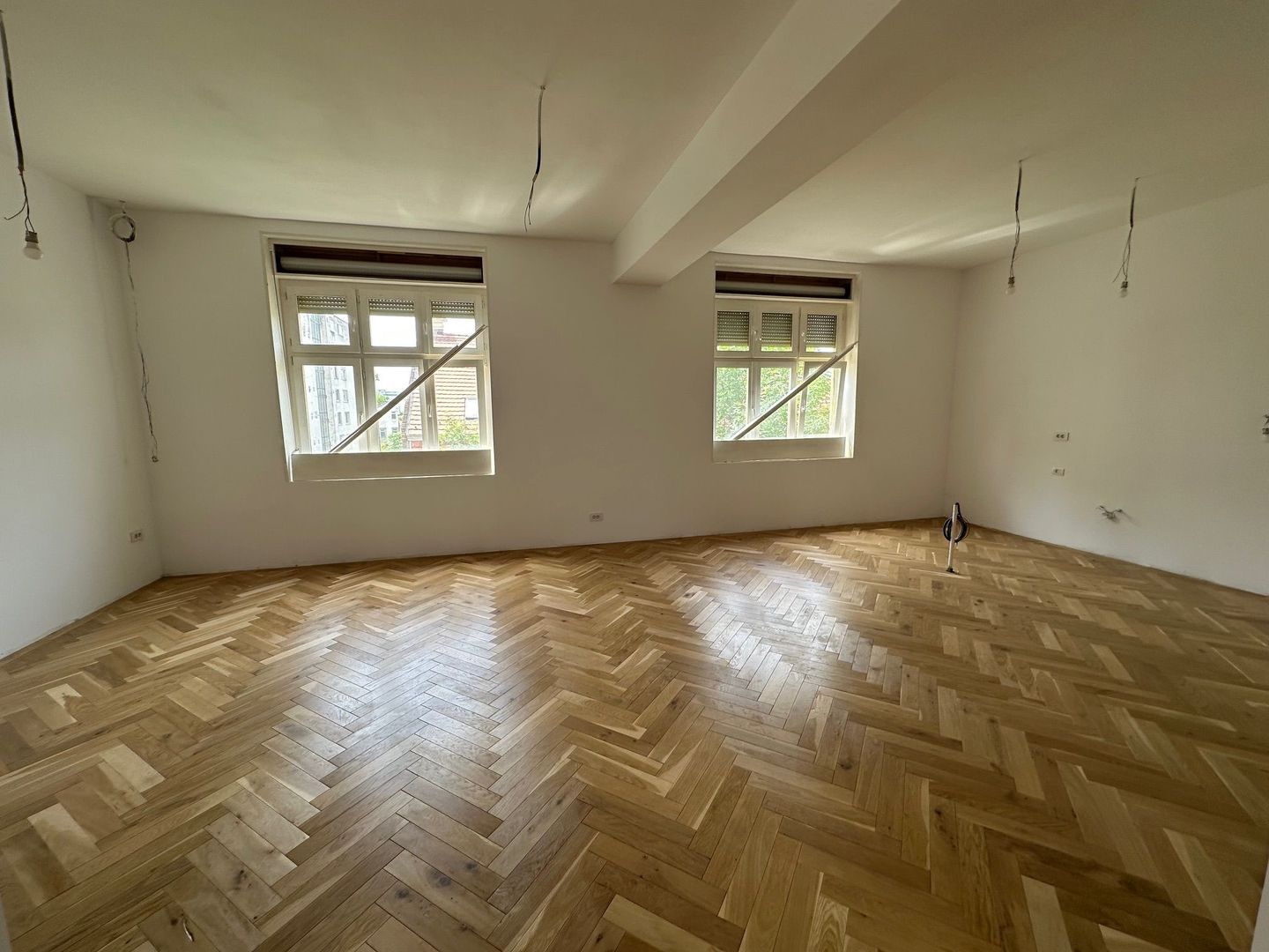 Apartament renovat în clădire istorică - are garaj - Poză 10