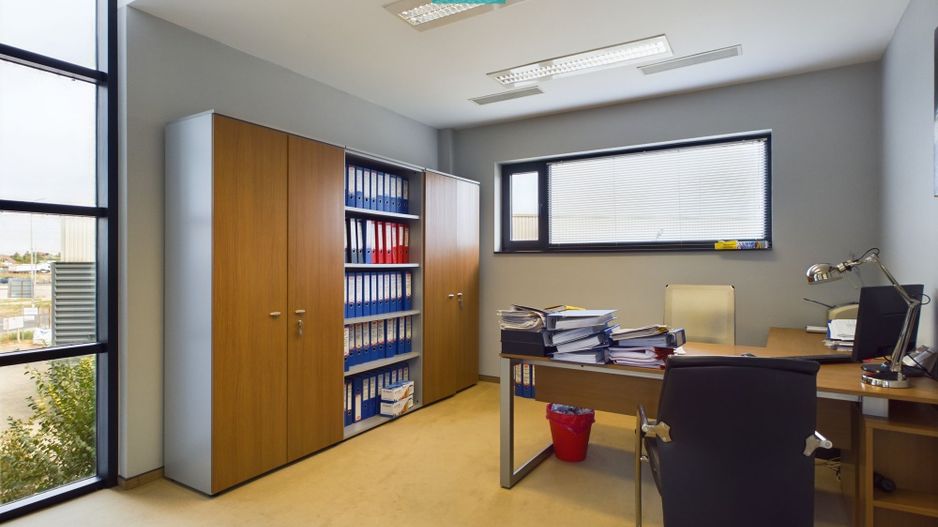 Clădire modernă pentru birouri 340 mp - Poză 15