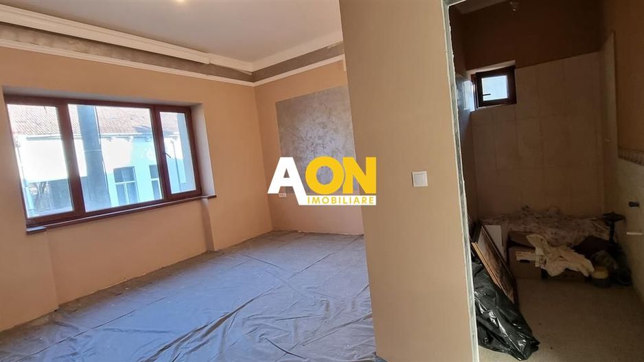 Spatiu Comercial Renovat cu Curte Interioara 7 Euro/mp - Poză 7