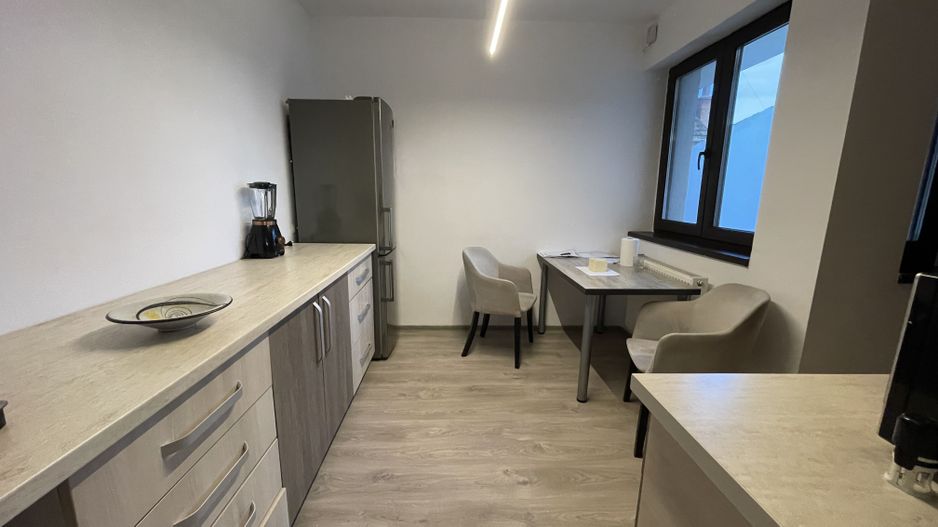 Casa moderna P+1E,spatioasa,teren 700 mp in Sacalaz - Poză 8