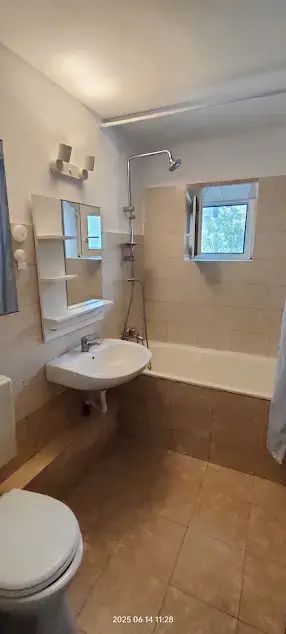 De inchiriat apartament nemobilat 3 camere decomandate Panduri, zona foarte buna - Poză 4