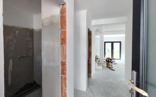 Casa Sibiu -  4 camere, 2 bai, curte - Poză 2