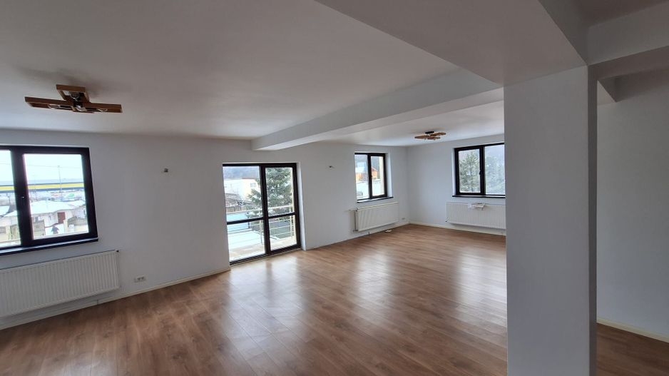 Spatiu Comercial Stradal P+Etaj - 440 Utili - Teren 765 mp - Parcare - Poză 2