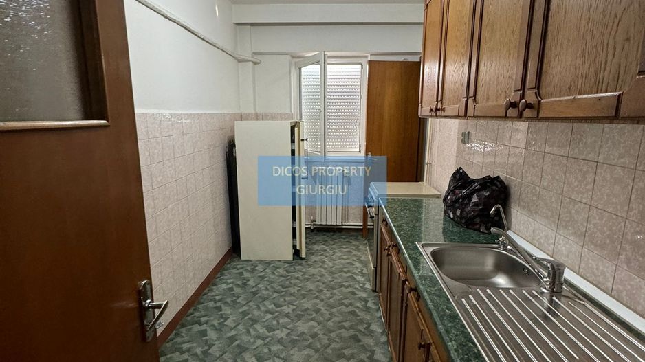 De vanzare apartament 3 camere - Poză 7
