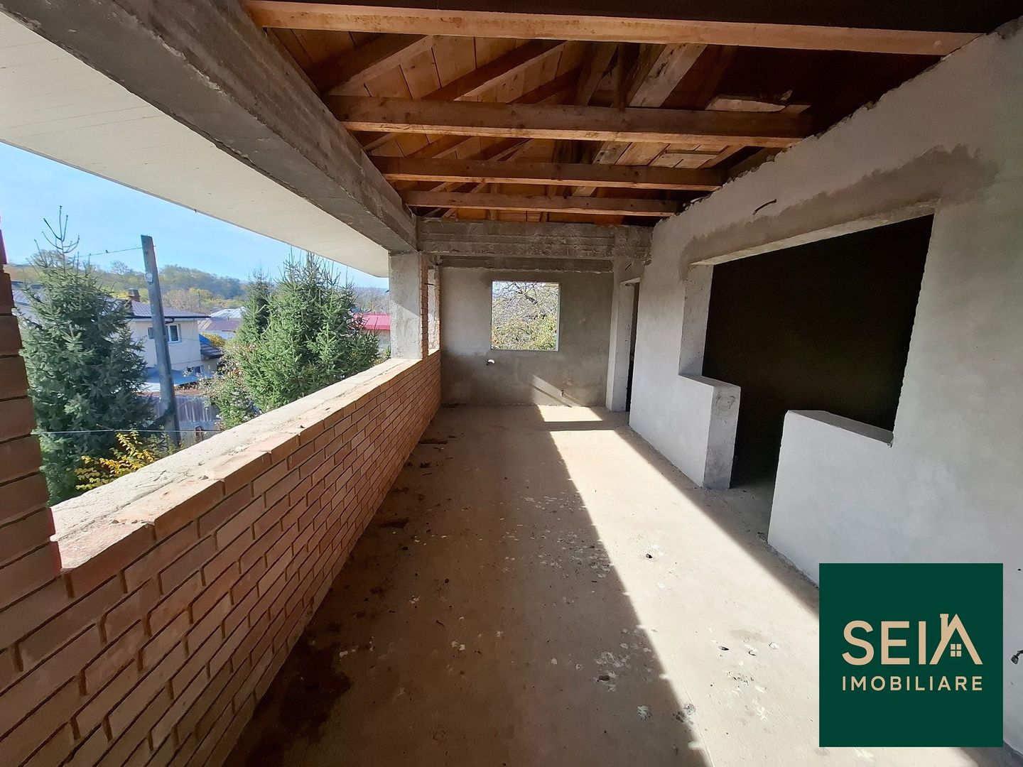 ila cu 6 camere + casă locuibilă pe teren intravilan de 1700 mp, cu vi - Poză 2