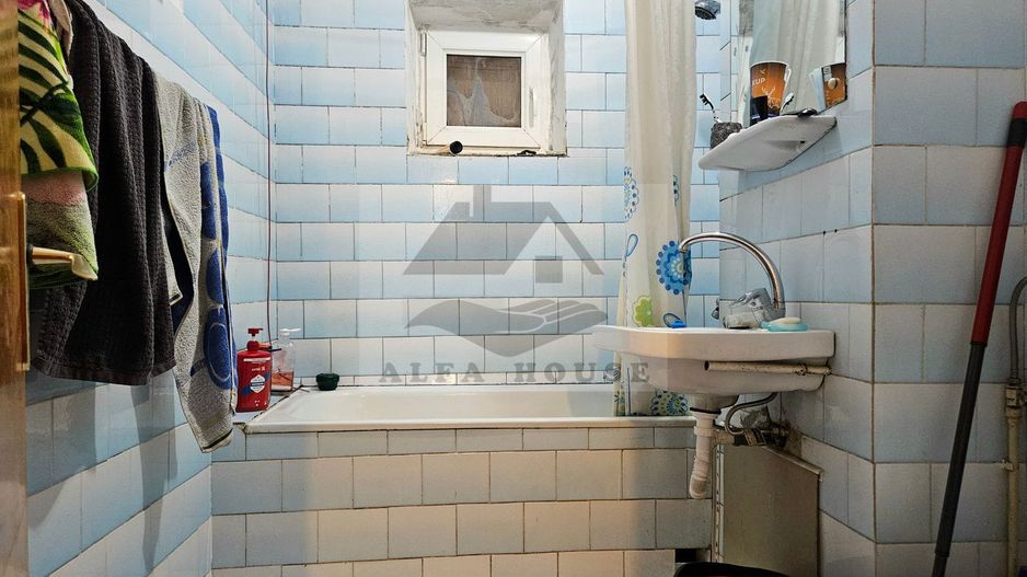 Apartament cu trei camere, zona Racadau 75 mp - Poză 2