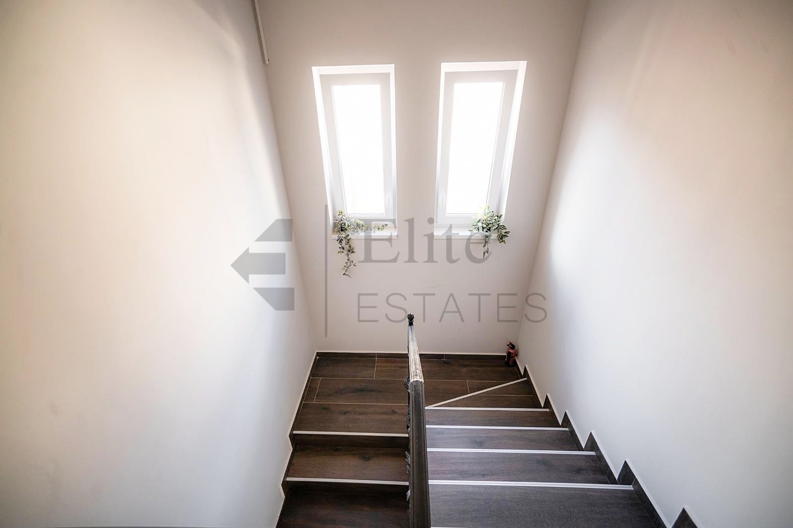 Casa / Pensiune de inchiriat in Baile 1 Mai din Bior - Poză 12