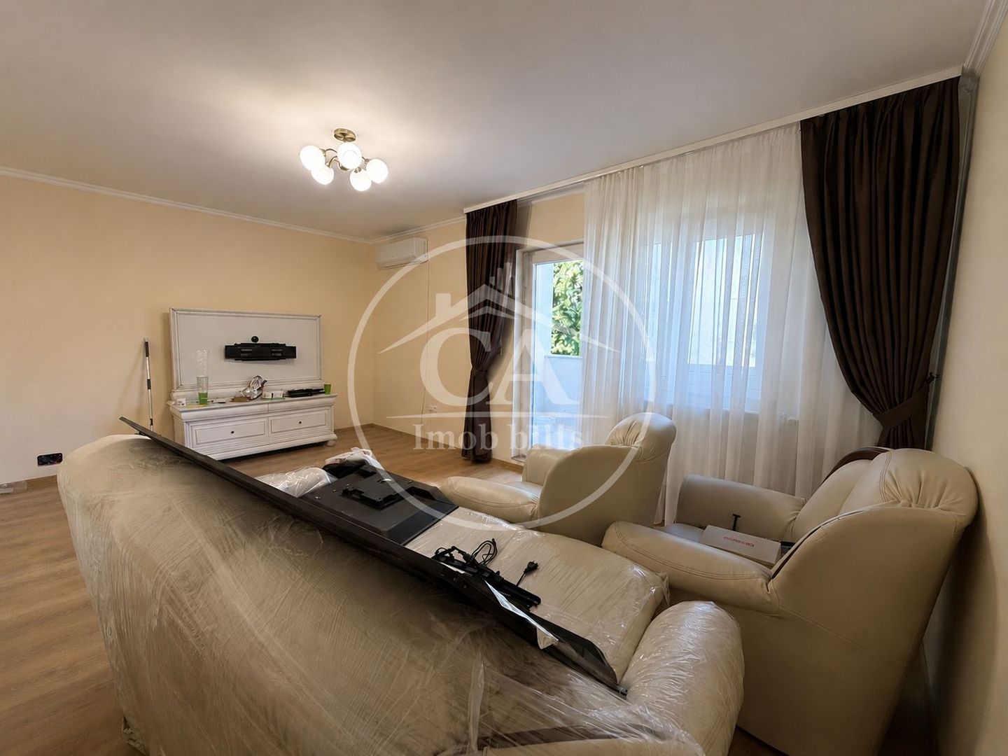 Apartament de închiriat cu 3 camere în zona  Nufarul, Oradea - Poză 4