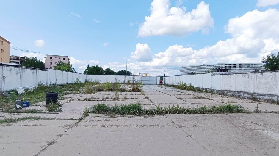 Proprietate cu 2 hale si casa la inchiriat,teren 1350mp - Poză 2