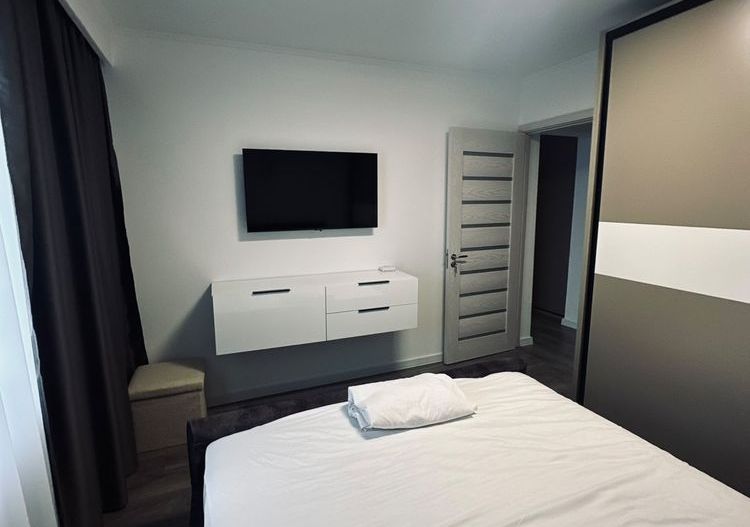 Apartament 3 camere, renovat / mobilat, Poarta 6, Faleza Sud - Poză 5