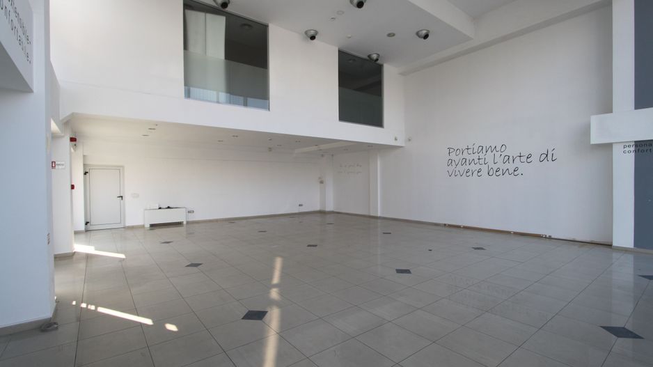 Showroom -150mp-zona de Nord - Poză 4