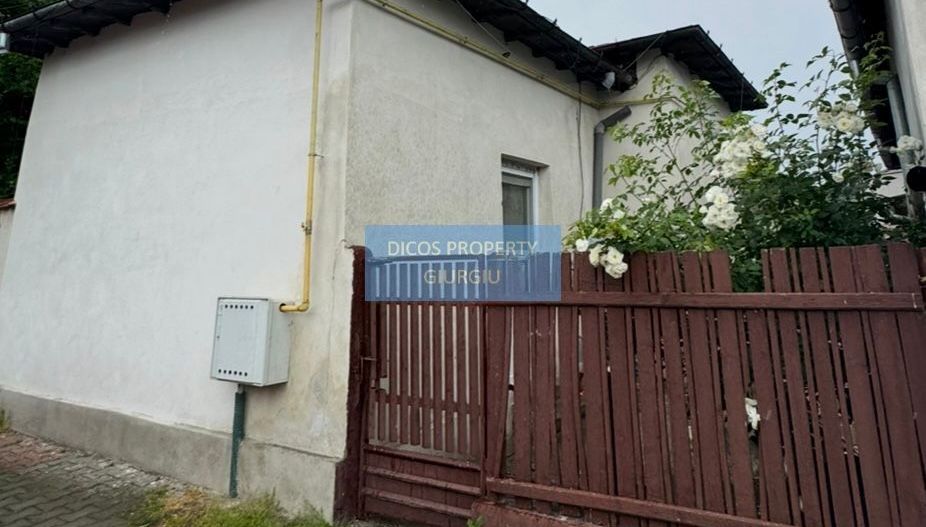 Casă cu teren și anexe – str. Mihai Eminescu - Poză 1