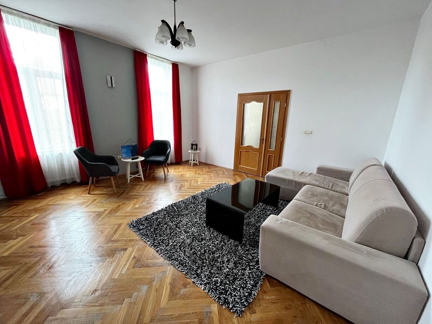 Zona Piața Unirii-Poarta Schei apartament spațios, mobilat complet - Poză 4