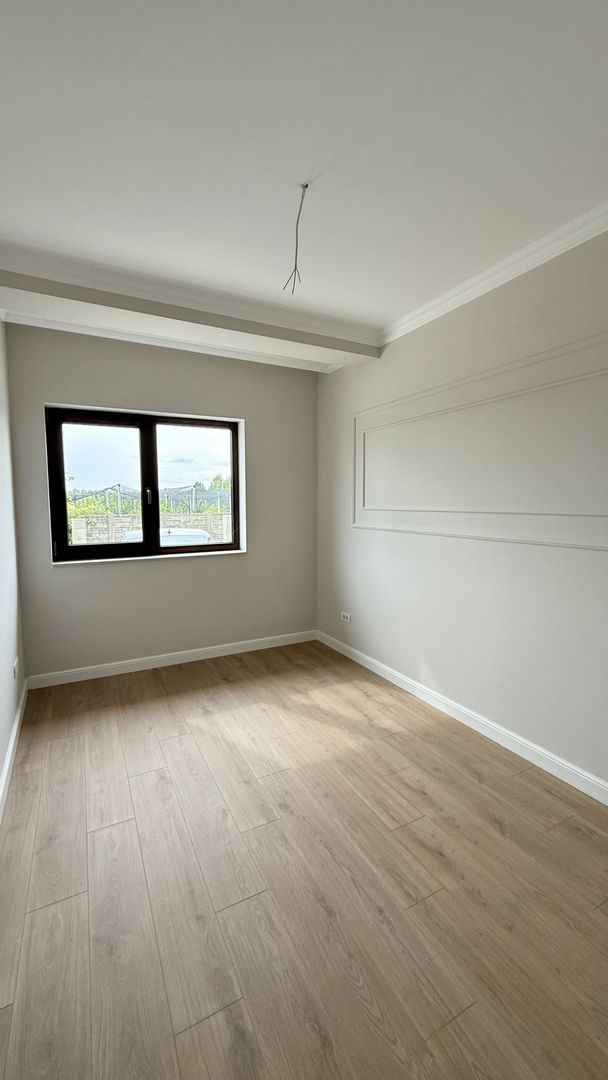 CASA TIP DUPLEX DESPARTIT PRIN GARAJ - Poză 12