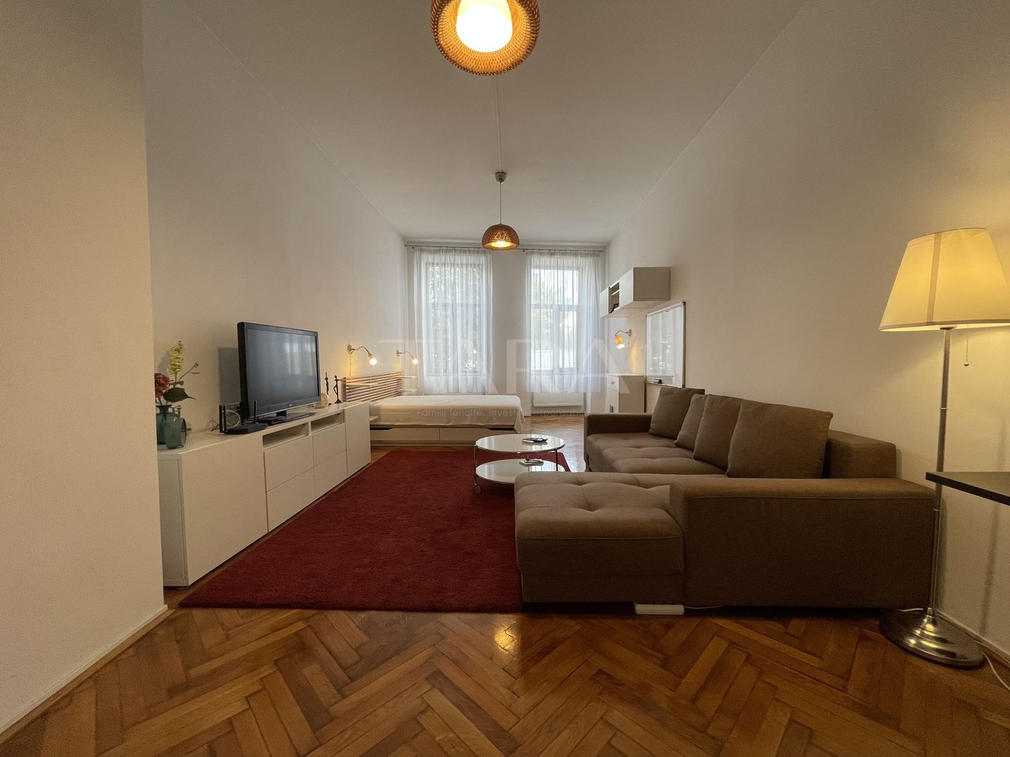 EXCLUSIVITATE. Apartament interbelic. Confort și eleganță. UMF - Poză 1