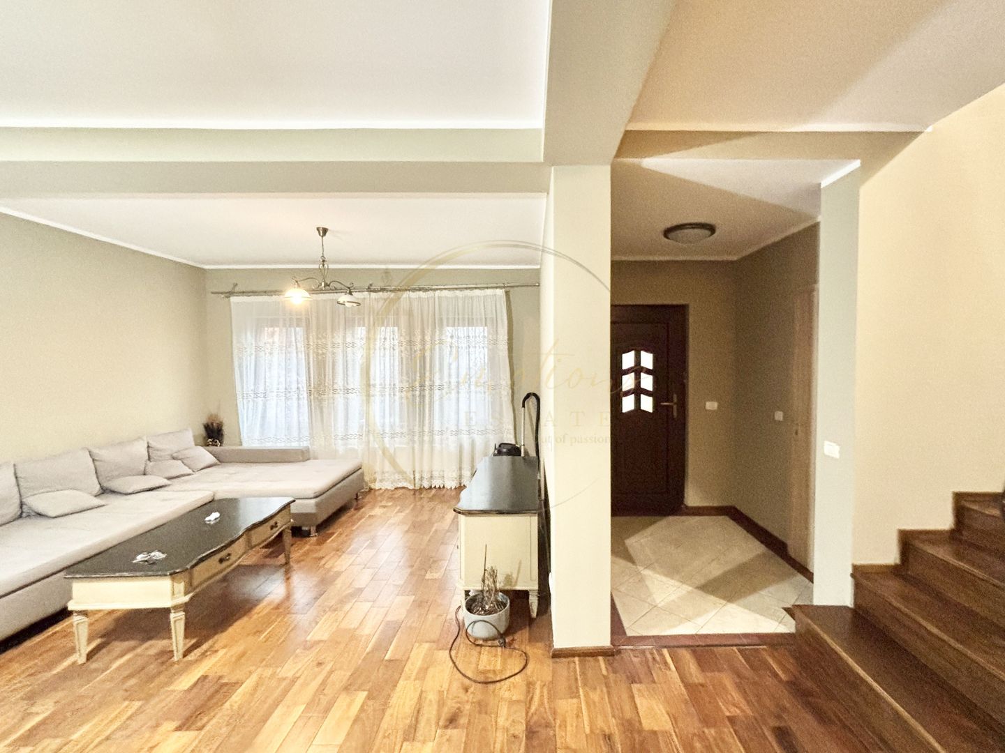 VILĂ DEOSEBITĂ ÎN CARTIERUL PLANETELOR, GIROC – ZONĂ REZIDENȚIALĂ LINIȘTITĂ - Poză 3