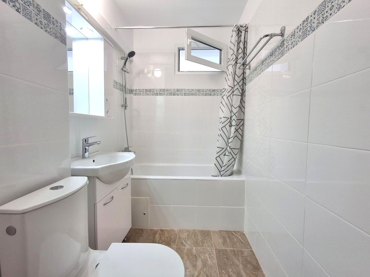 Apartament 2 camere renovat la 2 minute de metrou - Poză 11