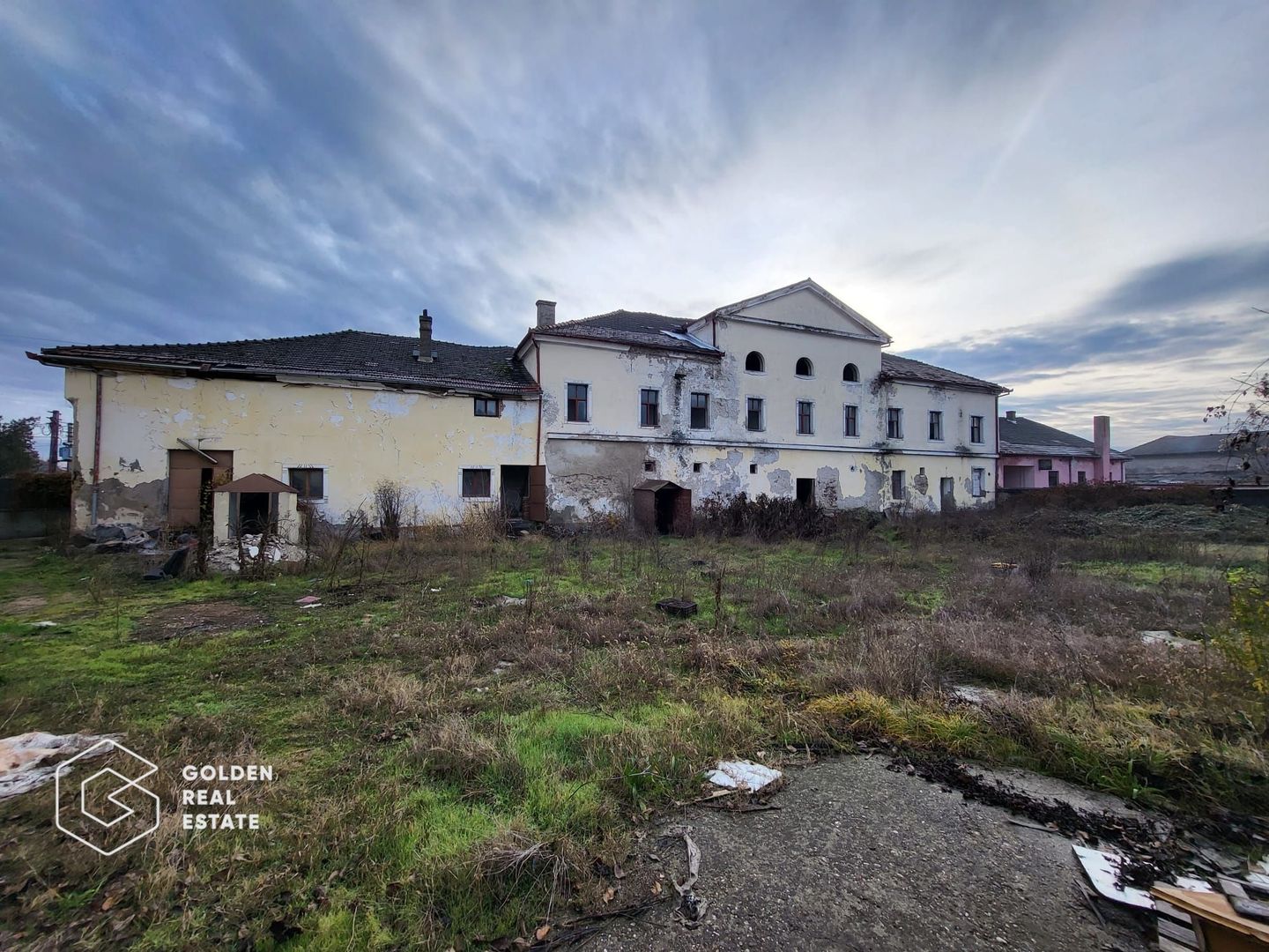 Proprietate tip conac, teren 4468 mp, oras Lipova - Poză 3