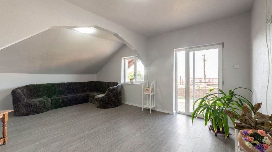 Casa cu teren generos si gradina spectaculoasa – Comuna Cuca, Argeș! - Poză 9
