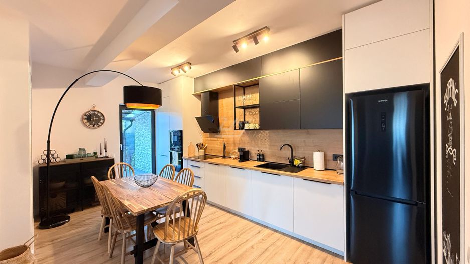 Casa moderna si cocheta. Locatie excelenta. Curte amenajata. Loc de parcare. - Poză 6