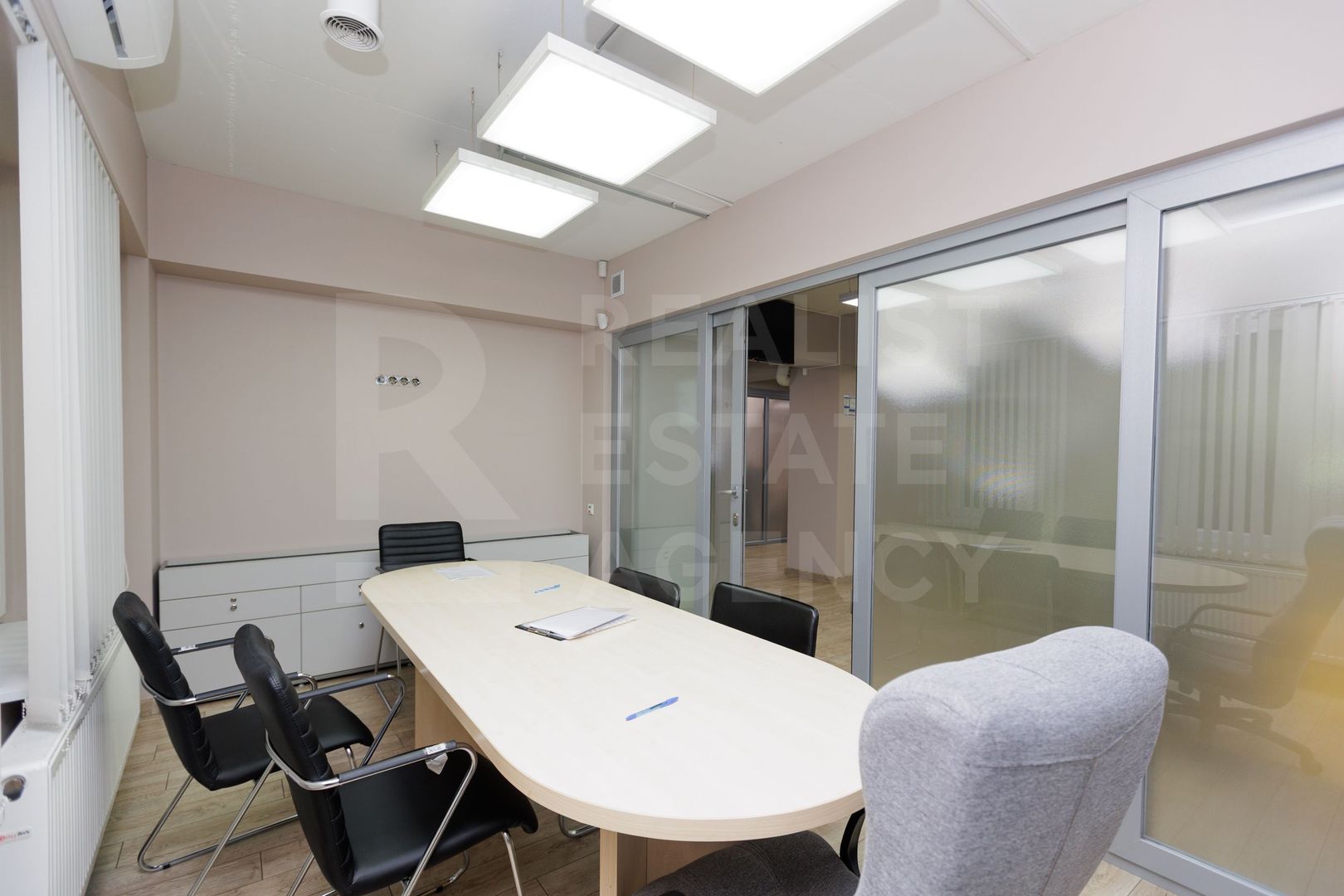 Chirie, oficiu 157 mp, strada București, Centru - Poză 1