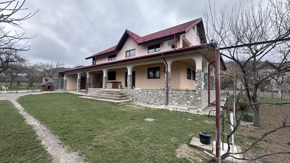 Casă de vânzare în Pucioasa! - Poză 2