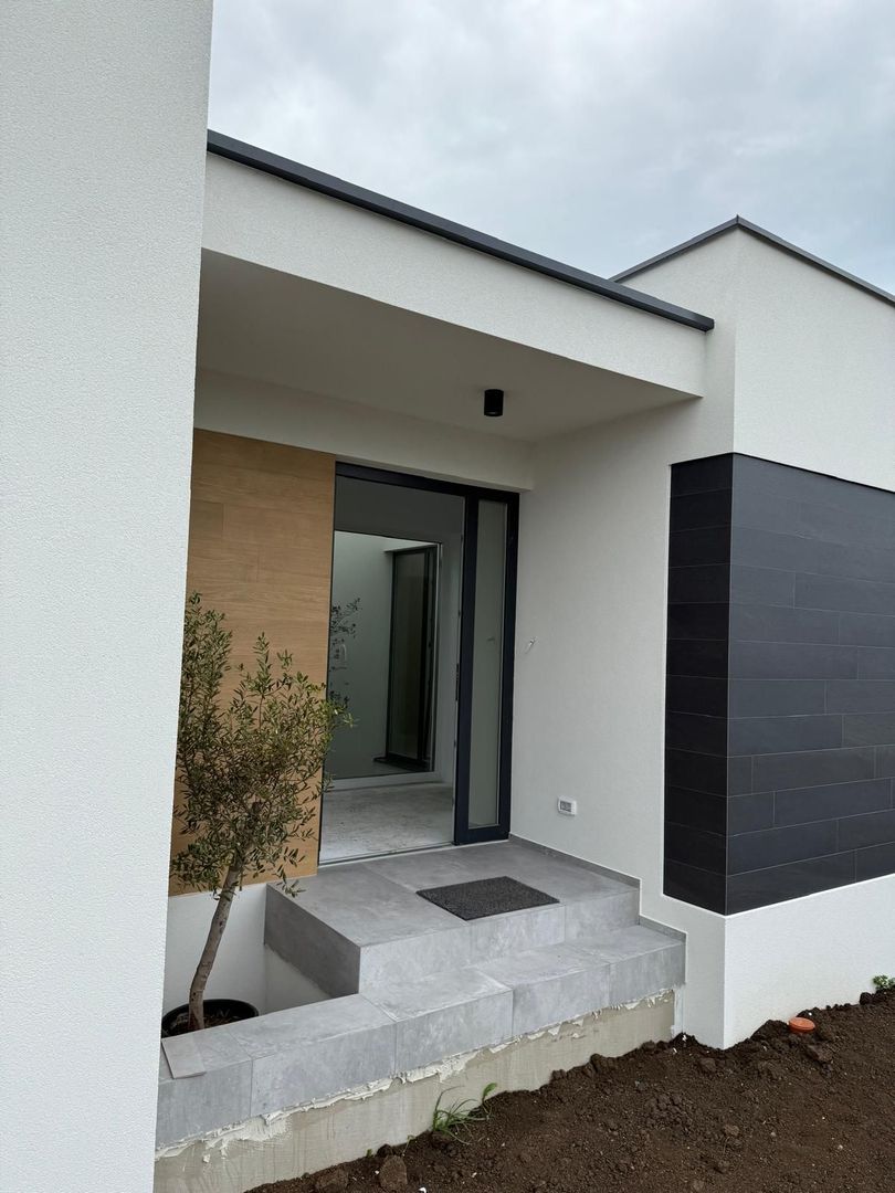 Duplex Spatios parter 4 camere - zona Ion Creanga- Dumbravita - Poză 1