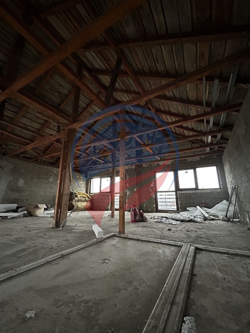 Casă spațioasă P+1+M pe teren de 902 mp – ideală pentru familie - Poză 8