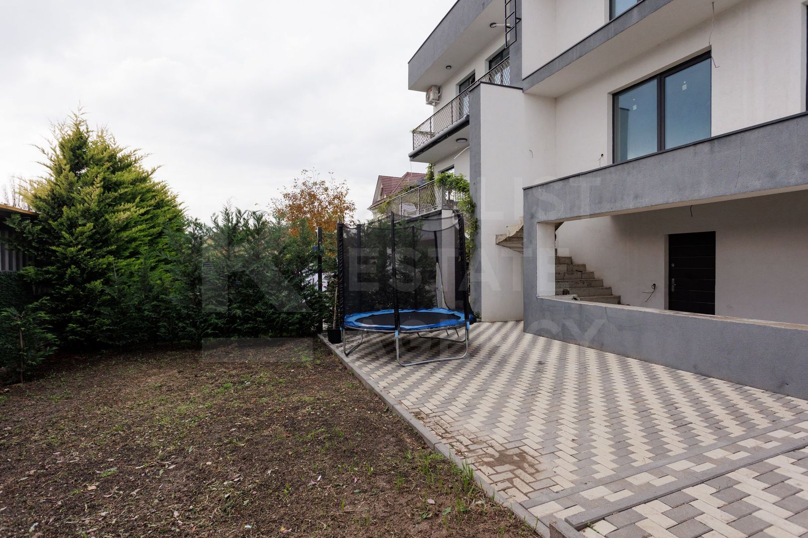 CASĂ DE VÂNZARE ÎN DUMBRAVA SUPRAFAȚA DE 300 MP + TEREN 3.5 ARI - Poză 5